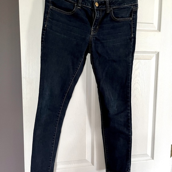 American Eagle Outfitters Denim - American Eagle Jegging. Size 8 short. Inseem=27 inches